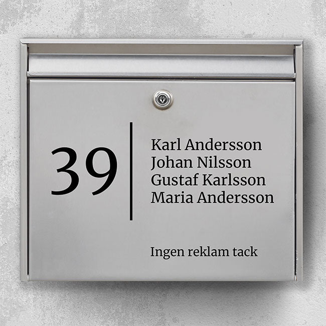 Brevlådeetikett – stort husnummer med vertikal avdelare, namnlista och linje med texten ”Ingen reklam”