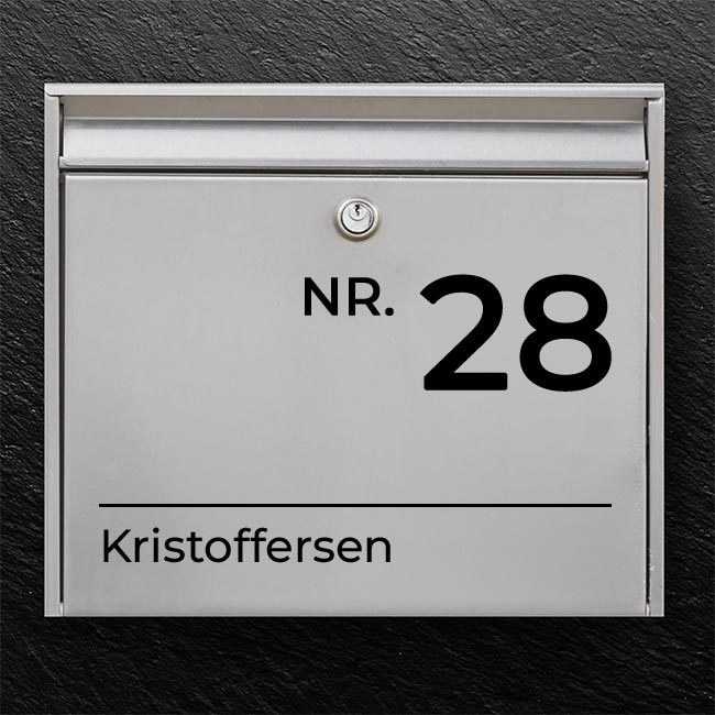 Brevlådeetikett – ”NR.” stort husnummer och efternamn med linje