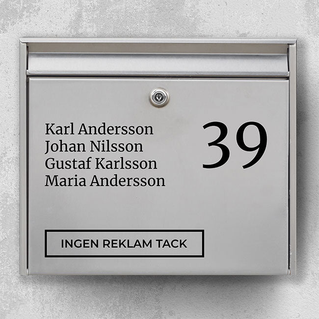 Modern brevlådeetikett – flera rader med invånarnas namn, tydligt husnummer och inramat fält "Ingen reklam, tack" – robust utomhusklistermärke