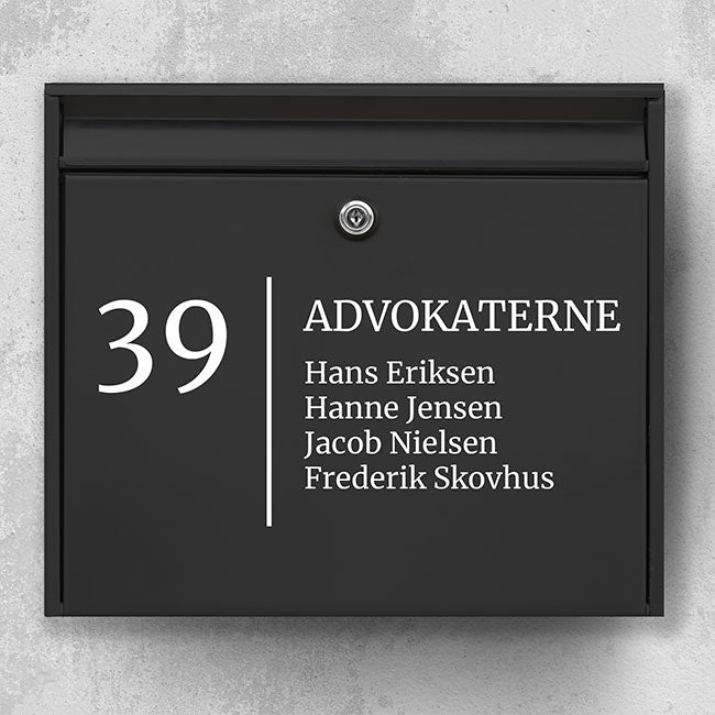 Brevlådeklistermärke - företagsnamn med stort nummer och lista med namn